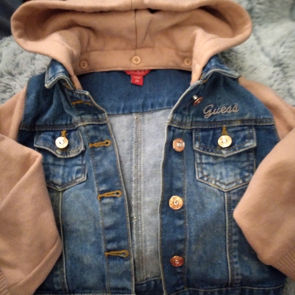 💥Like New Guess Jean Jacket - Picture 7 of 9